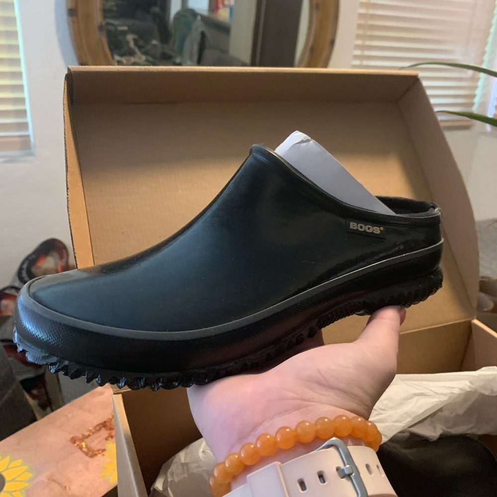 Black low cut bogs
